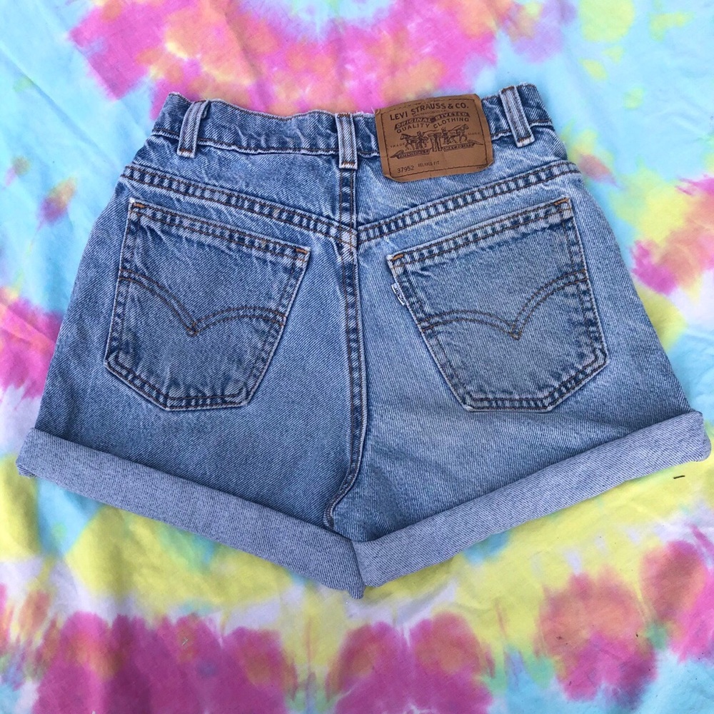 90s Vintage Levi’s 950 relaxed fit Jean shorts